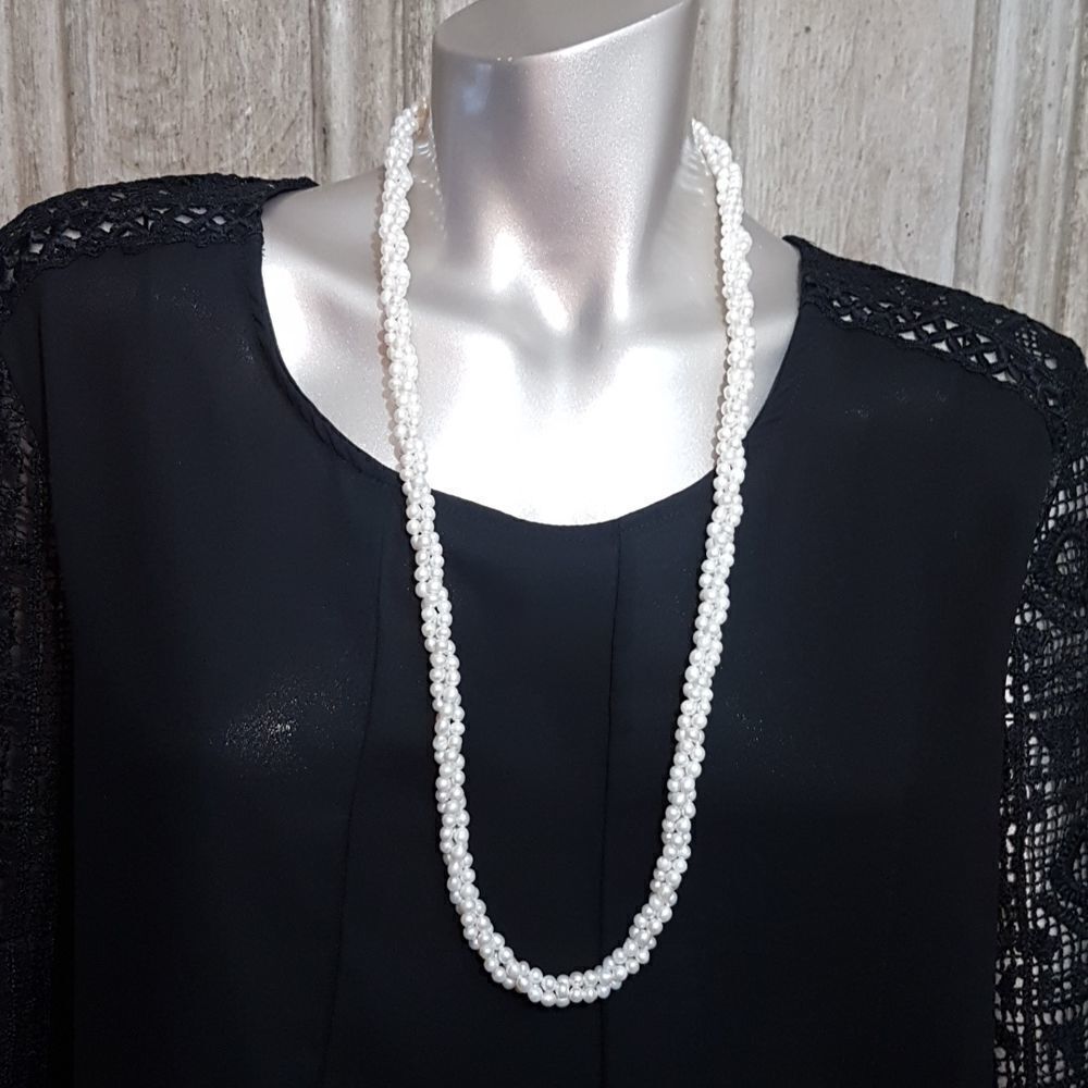 Beautiful 4-5mm pearl necklace 32" in length